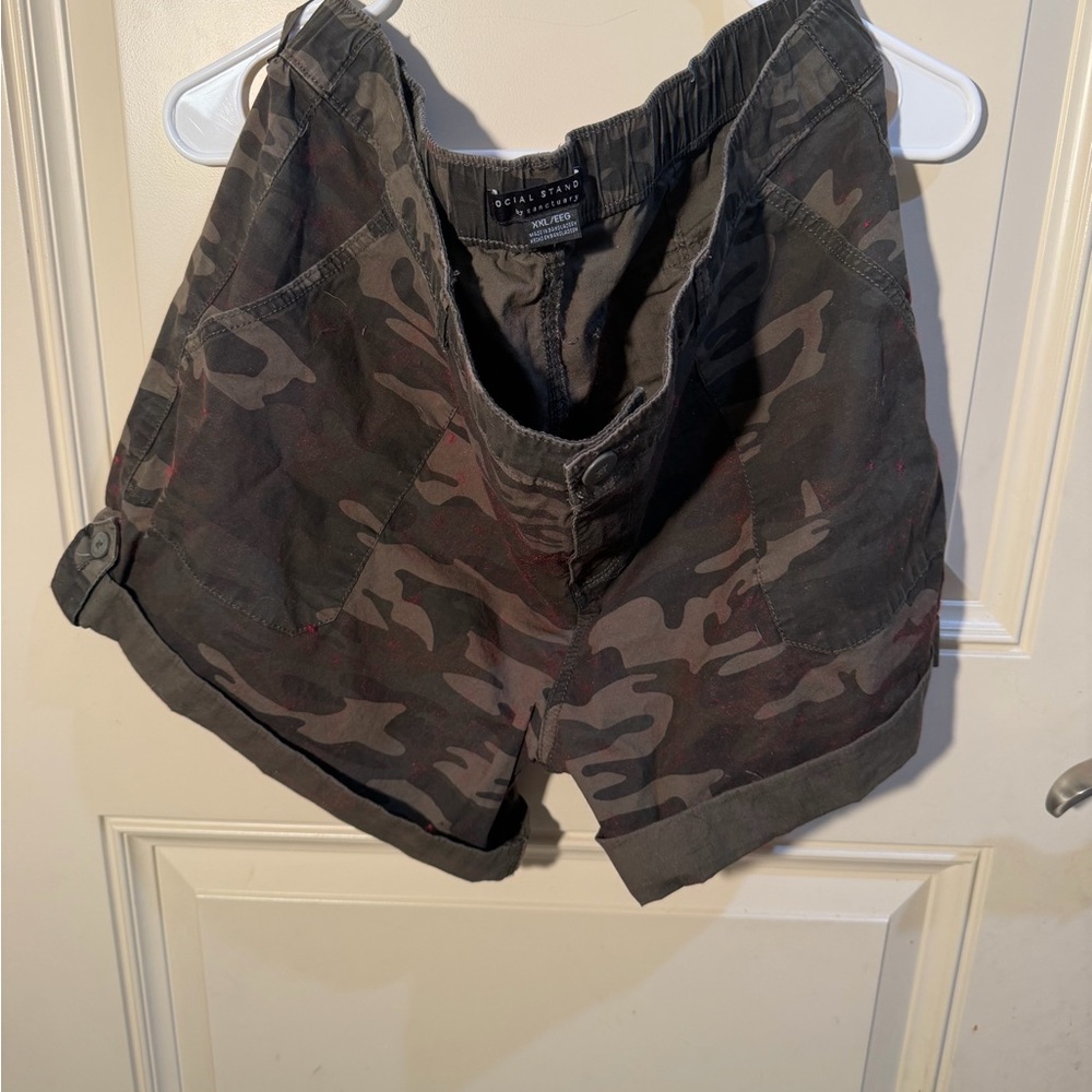 Social Standard by Sanctuary Camouflage Cargo Shorts Size 2xL